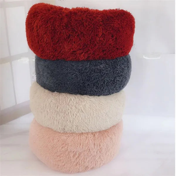 Round long-hairy pet bed in soft plush with 4cm pile, non-slip bottom, suitable for cats and dogs