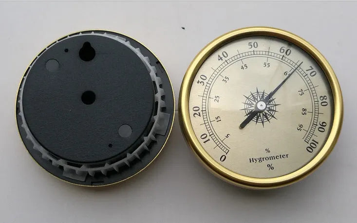 Analogue thermometer and hygrometer with aluminium casing showing temperature and humidity readings