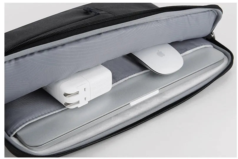 Shockproof portable laptop case in black nylon with zipper closure and interior pockets, fits 15.6 inch laptop