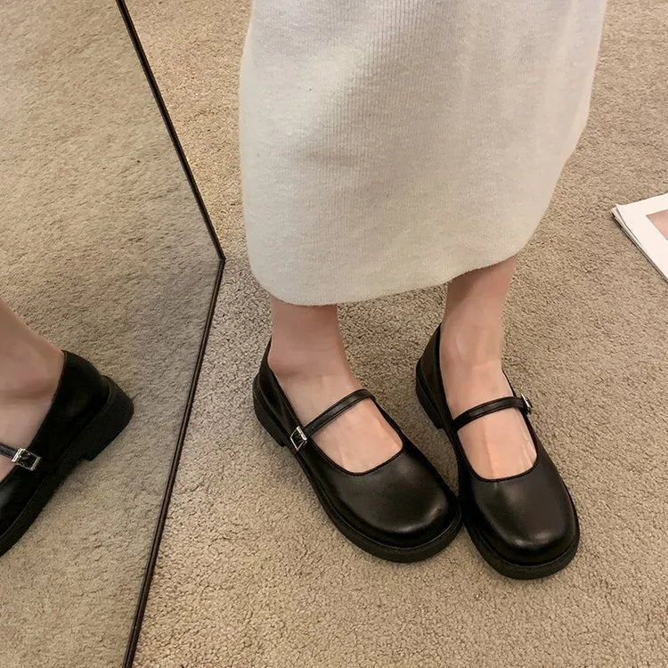 Women's solid colour French vintage flat shoes with round toe in red, light black, or matte black.