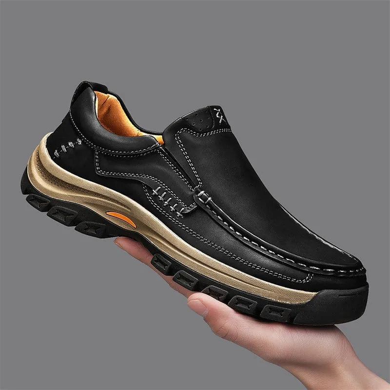 Men's outdoor mountaineering shoes with thick rubber sole and PU leather upper in black