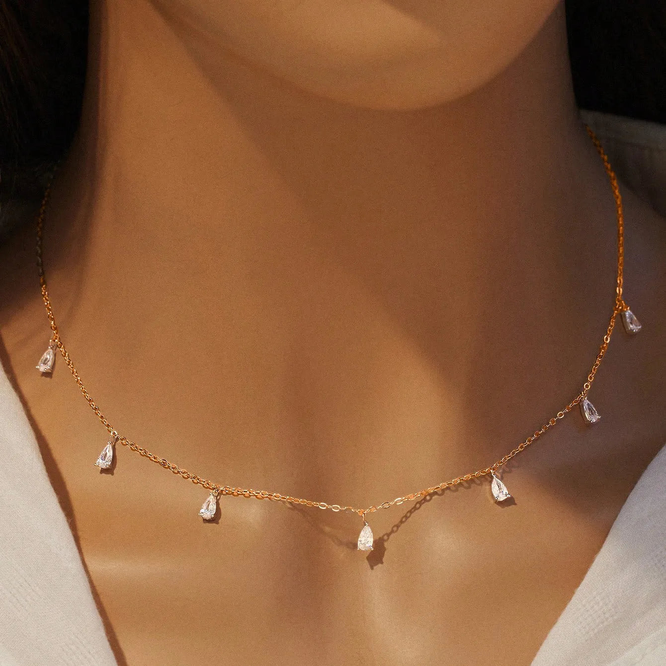 Gentle drop-shaped artificial zircon pendant on 925 silver O-shaped chain necklace