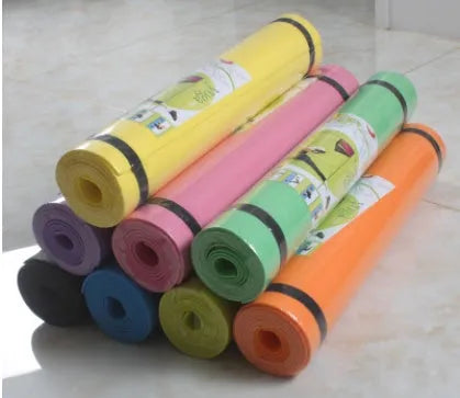 Red and blue EVA fitness yoga mats showing 4mm and 6mm thickness options for anti-slip exercise.