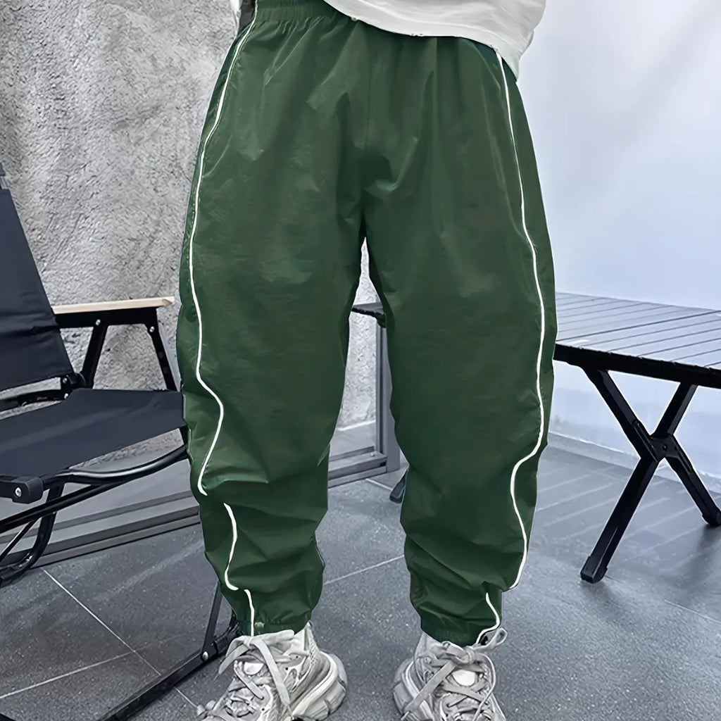 Men's loose-fit cropped casual trousers in bamboo fibre, shown in Army Green colour.