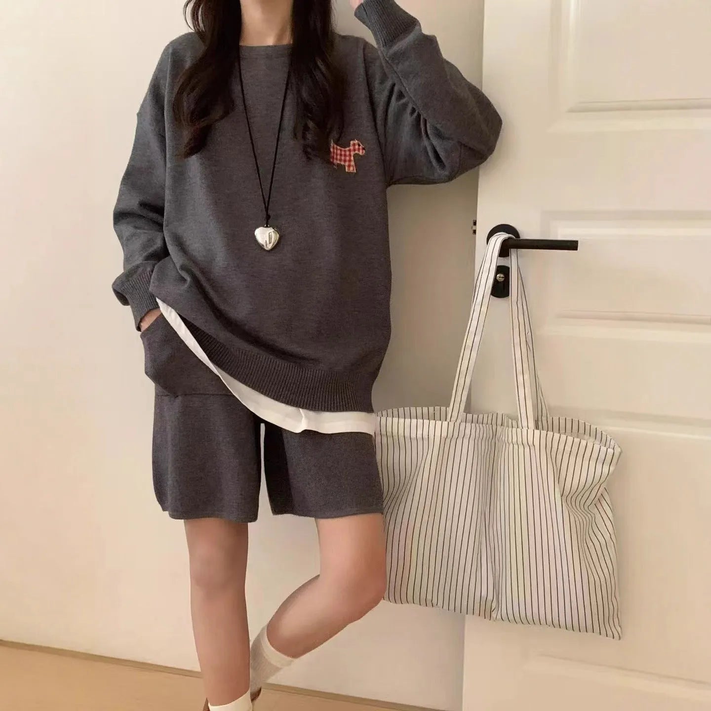 Women's casual knitted sweater shorts suit with animal embroidery pattern in imitation cashmere fabric