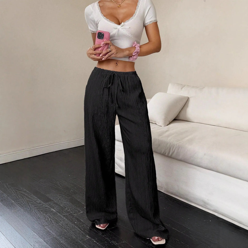 Women's wide-leg trousers with lace-up waist trimming in black or pink colours