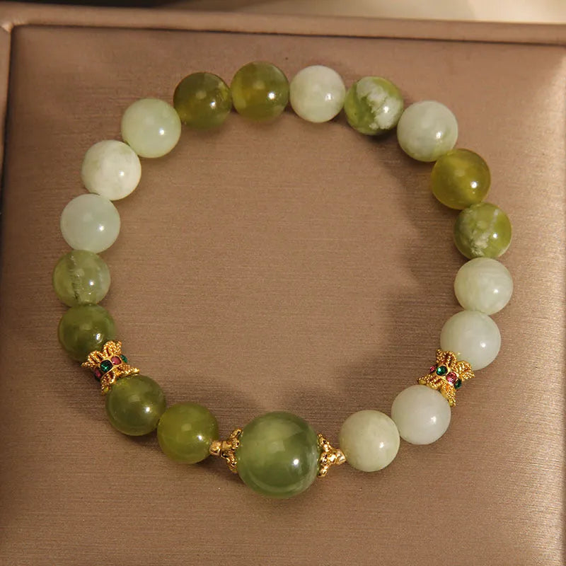 Women's jade bracelet in Xiuyan green colour with original Mori style design