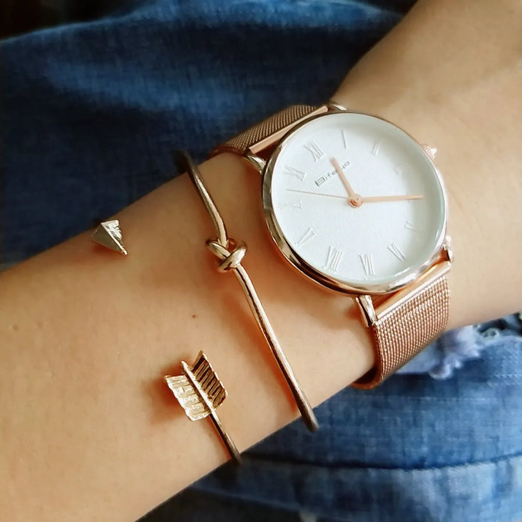 Gold-coloured women's vintage cuff bracelet with an arrow and knotted design motif.