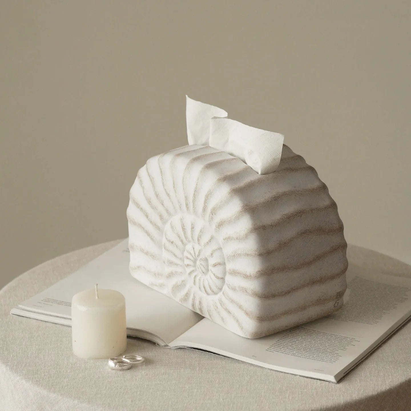 Conch ramble coloured resin tissue box decoration with modern simplicity design