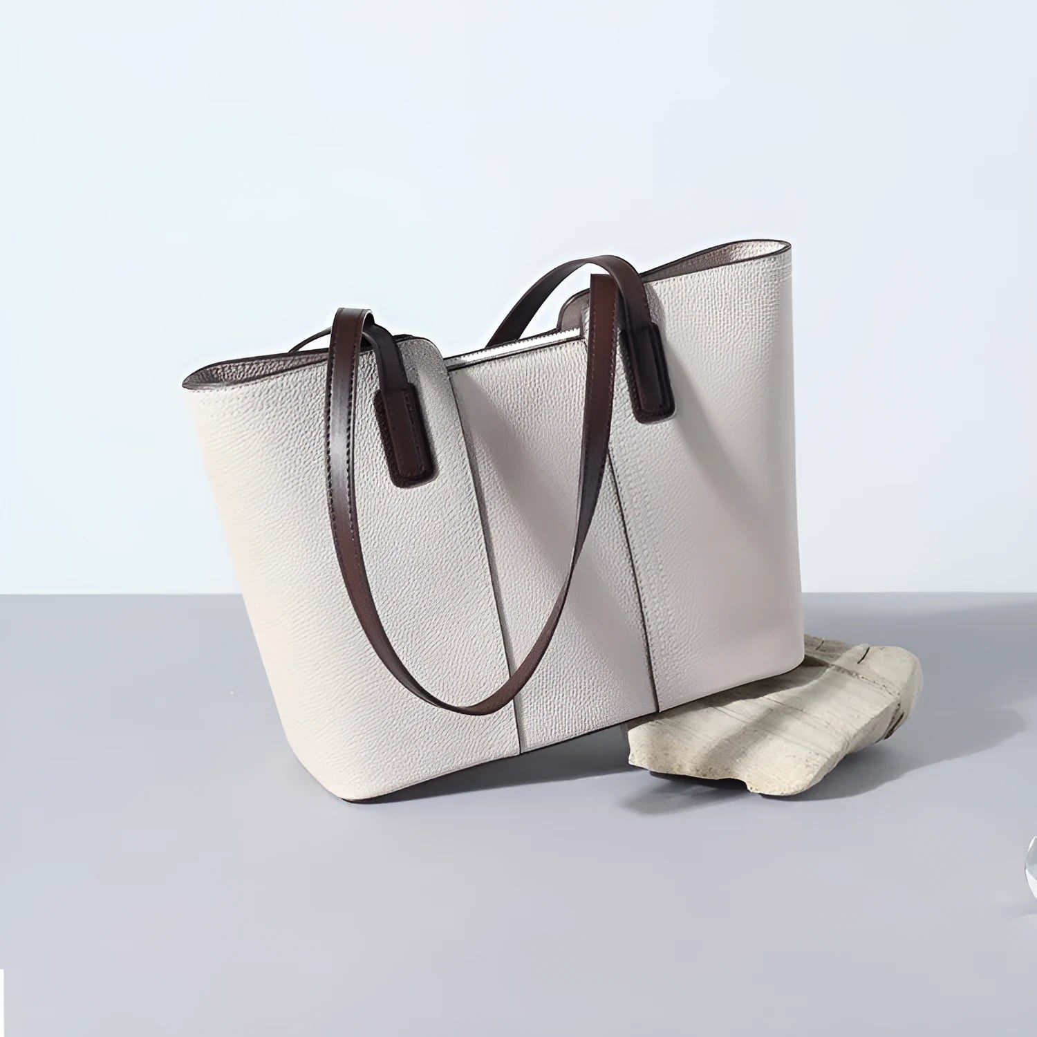Genuine leather women's commuter shoulder bag in a box-type shape with a large capacity and sandwich pocket.
