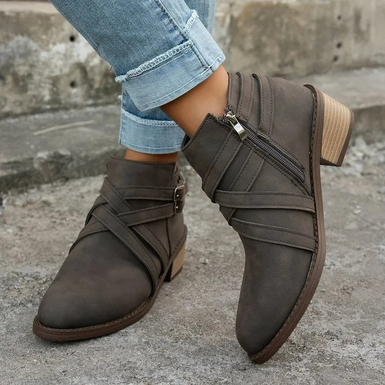 Retro fashionable single boots in camel with pointed toe and medium heel, PU upper