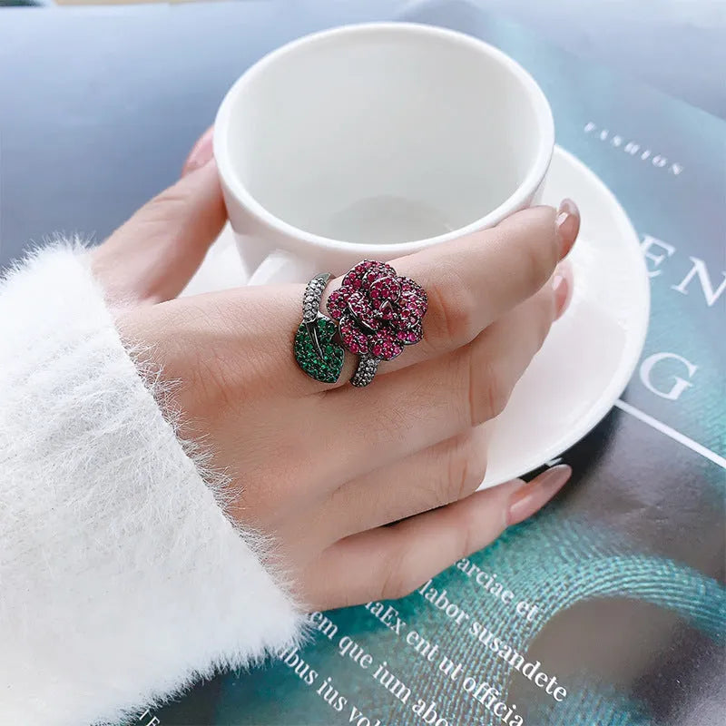 Geometric black gold women's ring with simulated red corundum stone and flower design elements