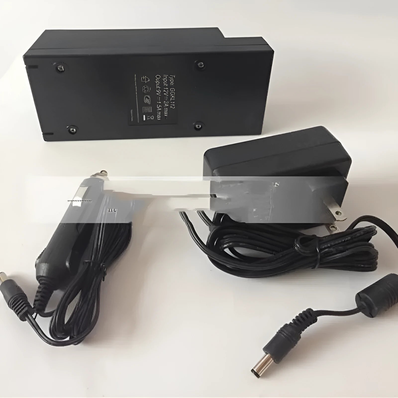 GKL112 universal car charger unit with 220V rating and US plug specifications