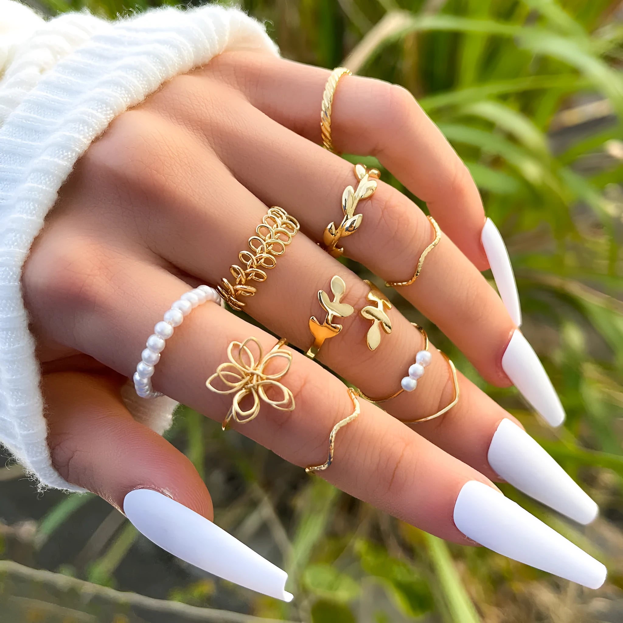 Women's gold alloy ring with openwork flower design and glossy electroplated finish