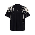 Black short-sleeved T-shirt with rivet ribbon padded shoulders and loose fit