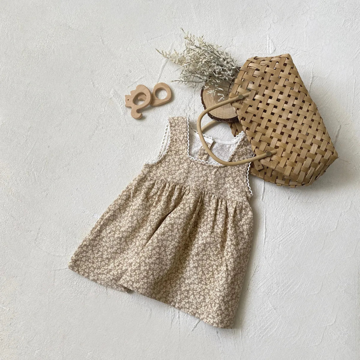 Girls' three-dimensional lace vintage floral vest dress in gray apricot polyester fiber, suitable for heights 73-100cm