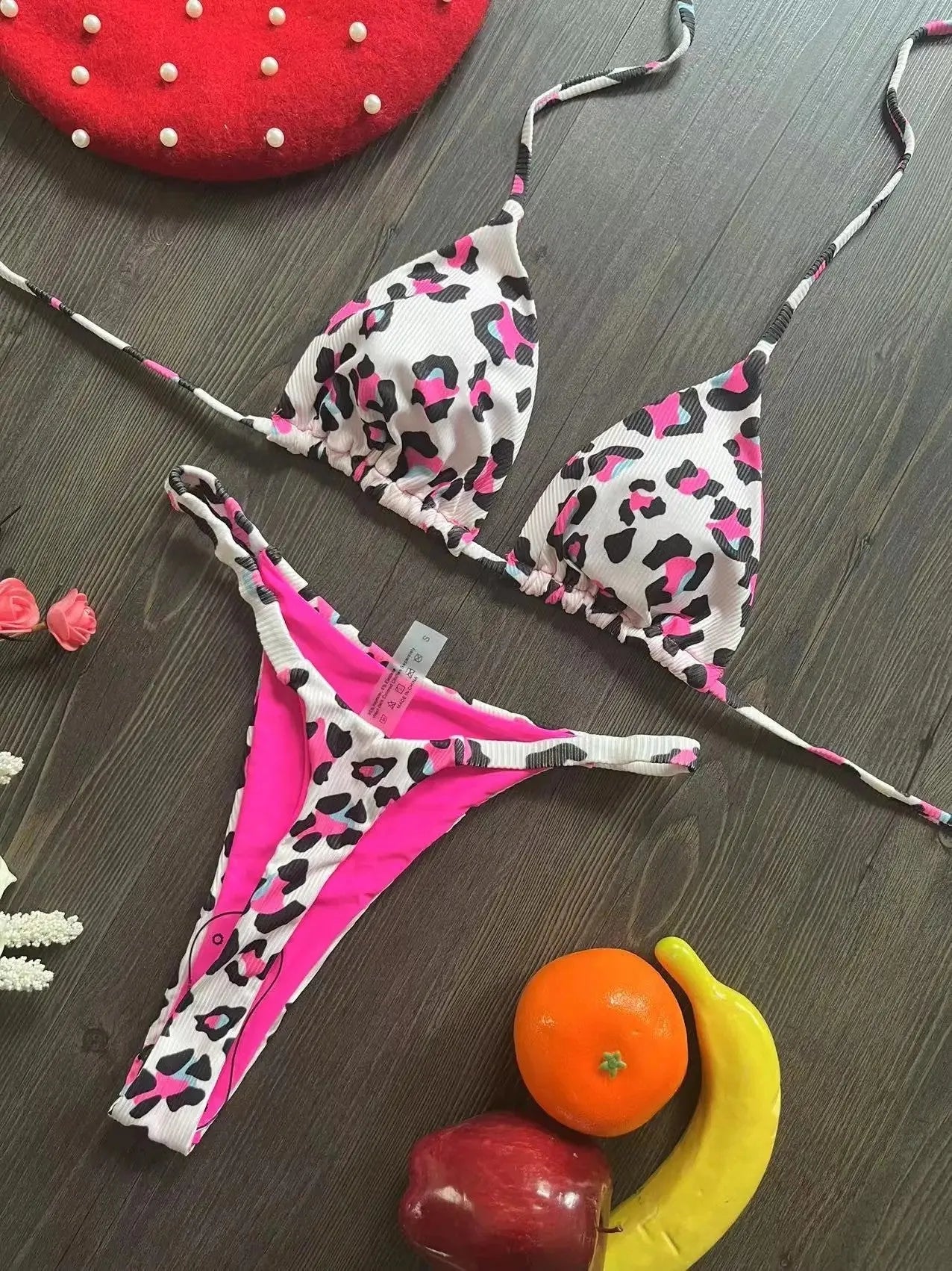 Women's printed bikini swimsuit with quick-dry fabric and cotton lining in briefs style