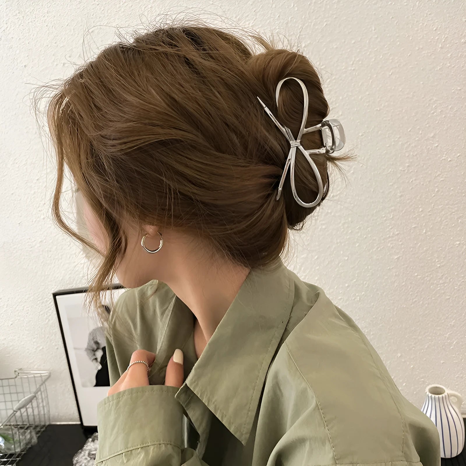 Woman's bow barrette hair clip with alloy finish in silver colour, manual craft Korean style