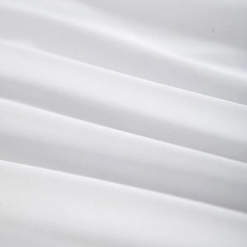 Four-piece cotton bedding set in plain colour with twill weave and reactive print