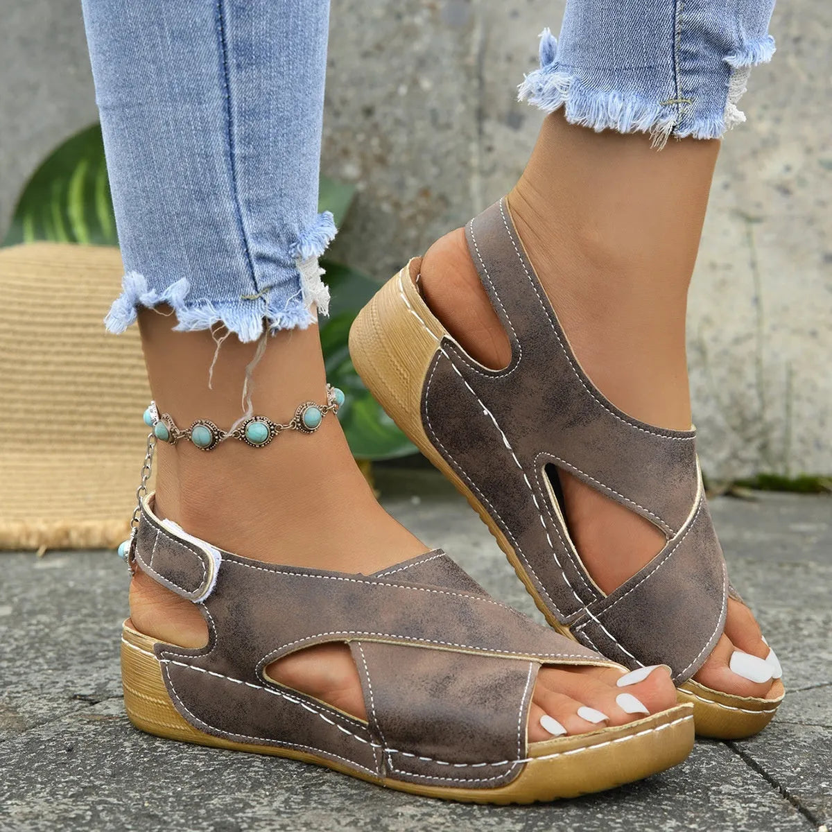 Roman sandals with platform sole and Velcro fastening in earth tone colours