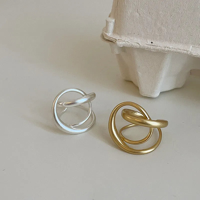 3D interlaced geometric open ring for women in matte metal with gold electroplating