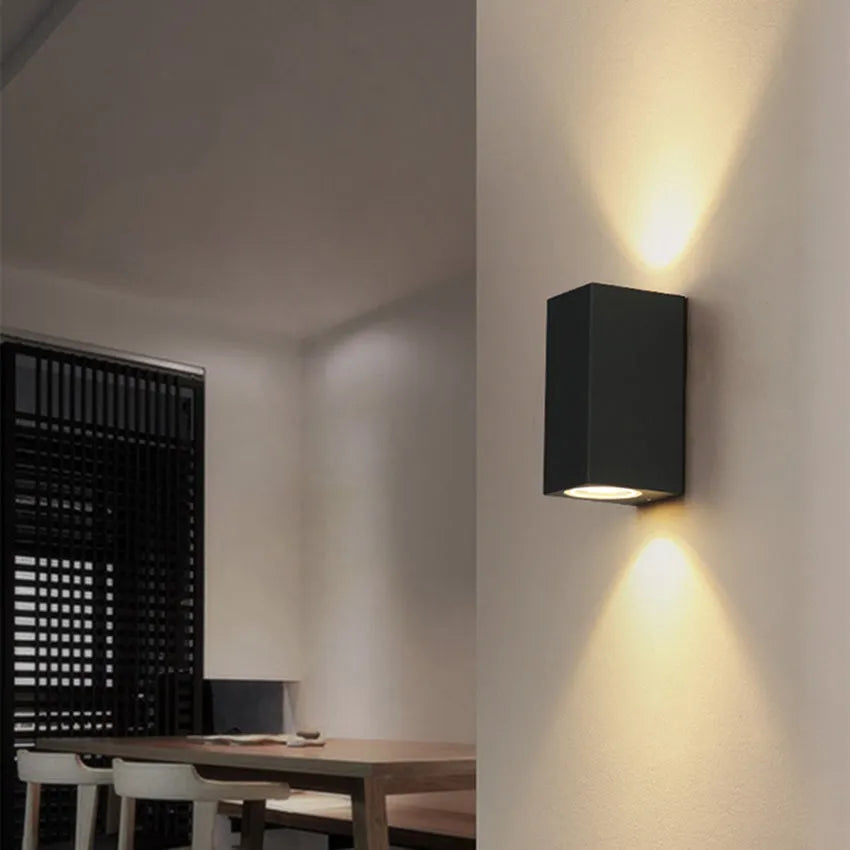 Black aluminium LED wall lamp with glass diffuser for indoor ceiling or wall mounting