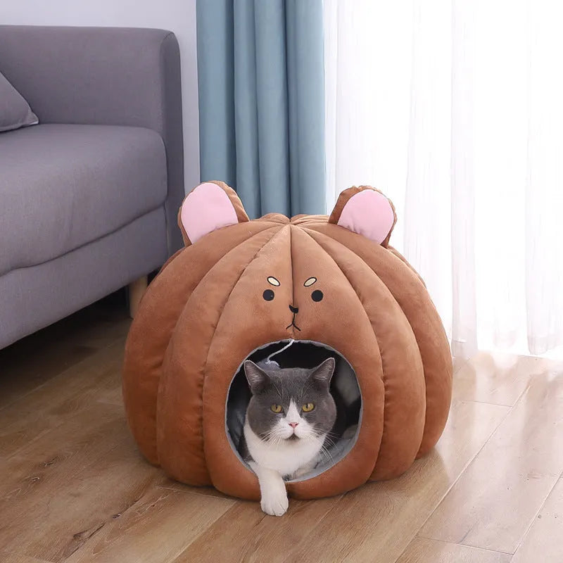 Enclosed cat litter box with short plush lining, PP cotton filling, in Bear colour, size M.