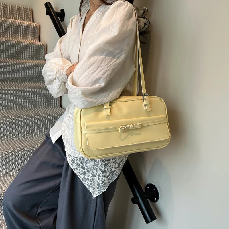 Women's single-shoulder flap bag in horizontal square shape with bow decoration and mobile phone compartment