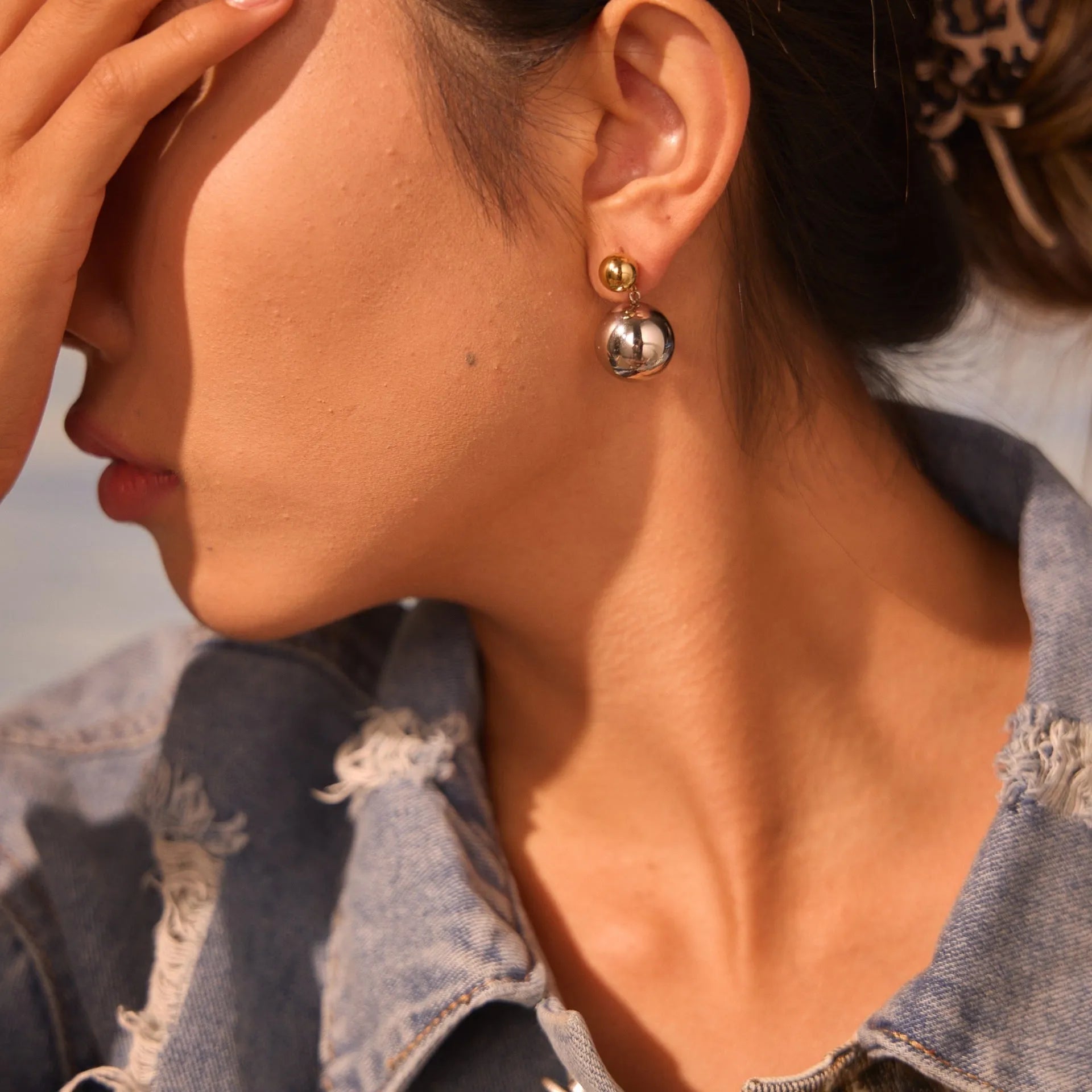 Geometric colour-block ear studs with round beads in stainless steel and 18K electroplating