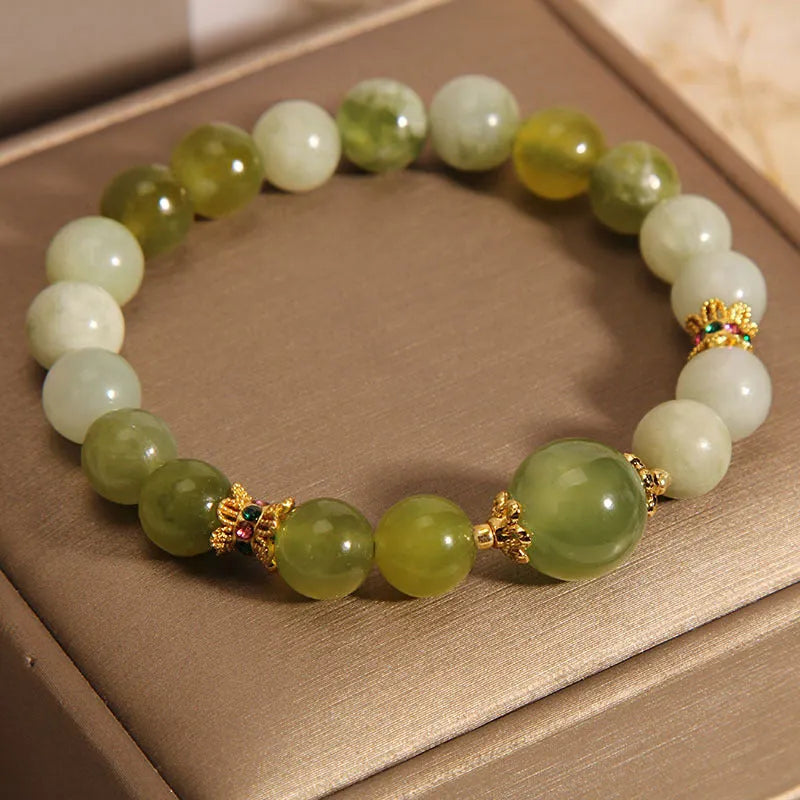 Women's jade bracelet in Xiuyan green colour with original Mori style design