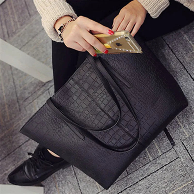 Simple black leather crossbody shoulder bag for spring summer fashion