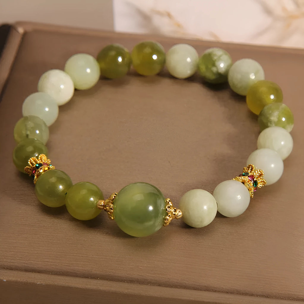 Women's jade bracelet in Xiuyan green colour with original Mori style design