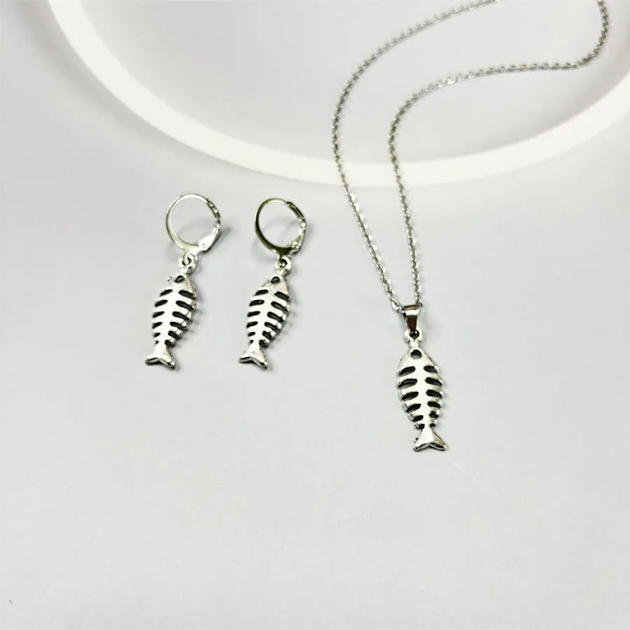 Retro-style alloy fishbone pendant necklace with adjustable chain and matching earrings.