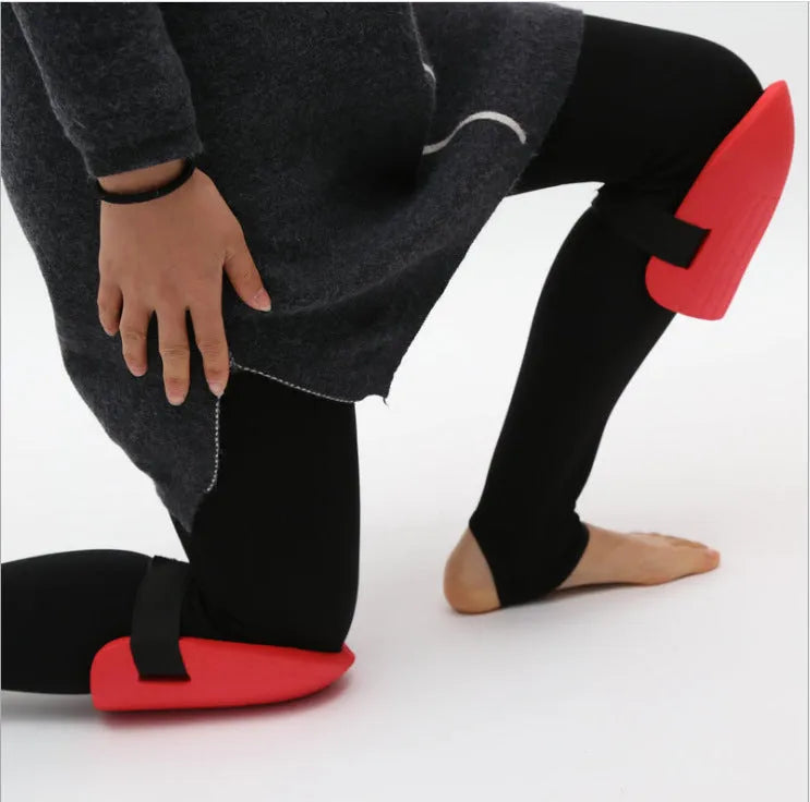 A pair of black EVA foam knee pads for gardening, measuring 19cm by 15cm.