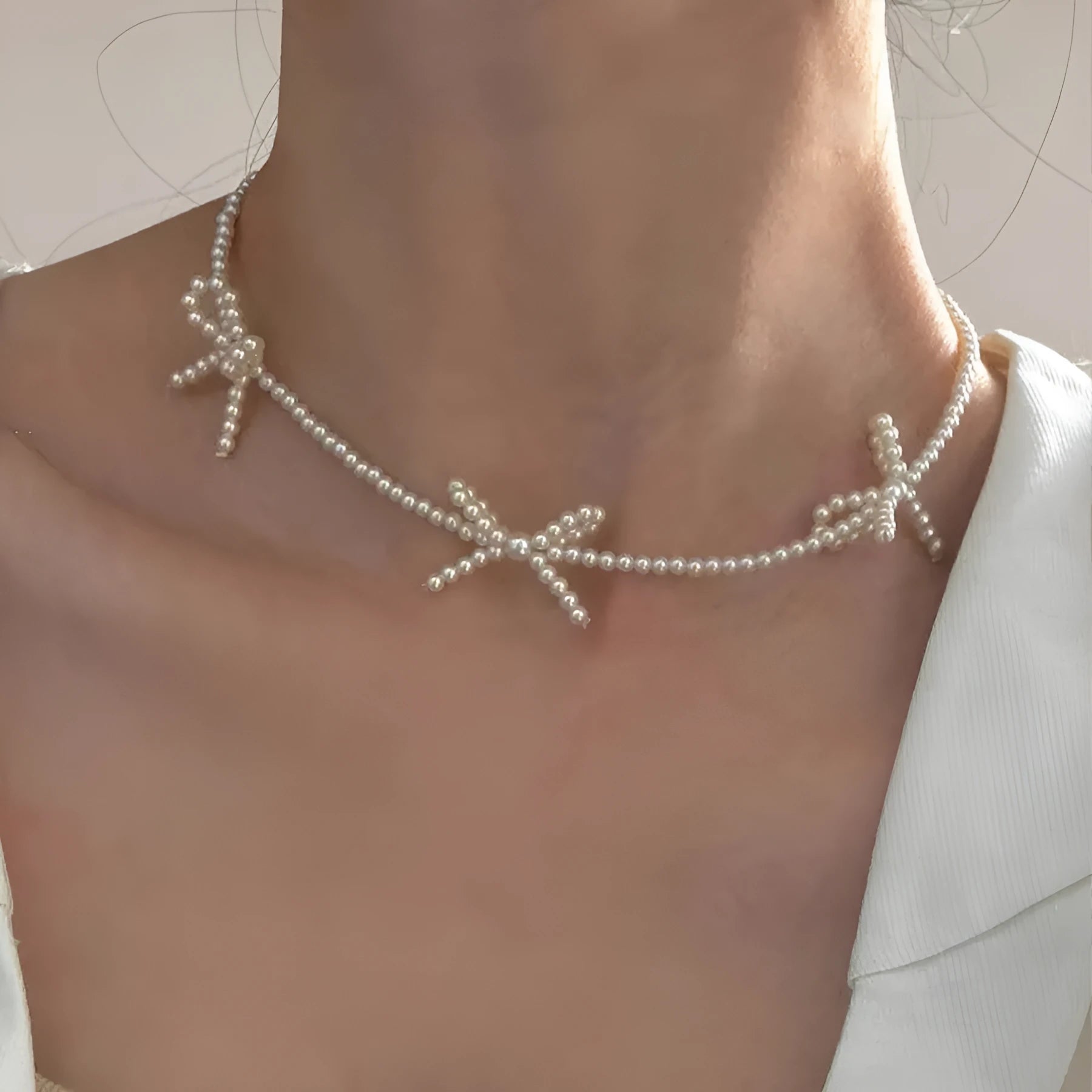 White sweet bow imitation pearl necklace for women, adjustable 31-40cm clavicle chain, handcrafted geometric design