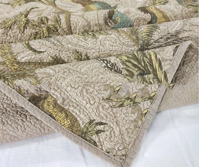 Blue cotton bedspread with American floral and bird pattern, quilted textile measuring 230x250 cm