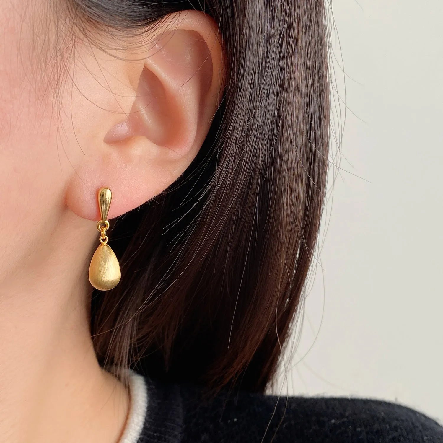 Copper teardrop drop pendant earrings in gold electroplated finish, pair of ear clips
