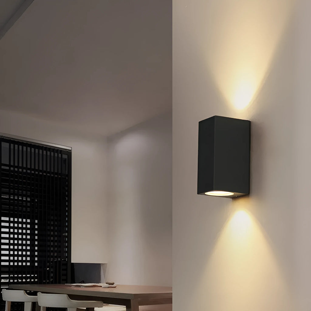 Black aluminium LED wall lamp with glass diffuser for indoor ceiling or wall mounting