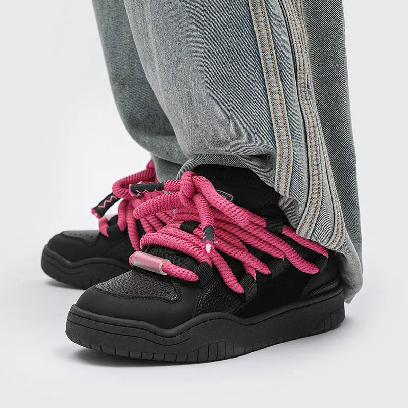 Casual low-top unisex shoes in solid colours with thick flat rubber sole and lace-up front
