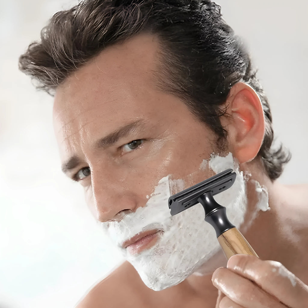 Men's manual safety razor with olive wood handle and zinc alloy blade in Silver Pearl White finish