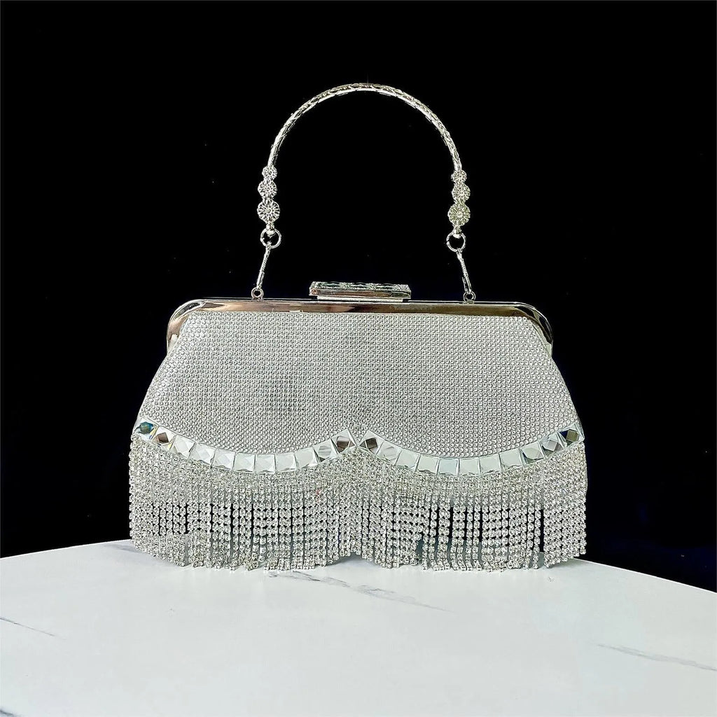 New tassel shell-shaped polyester banquet bag in silver with chain detail for evening events