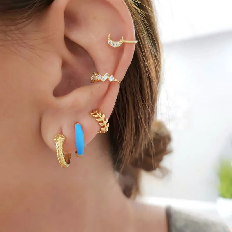 Oval curved epoxy resin earrings with geometric U-shaped design in silver-plated copper