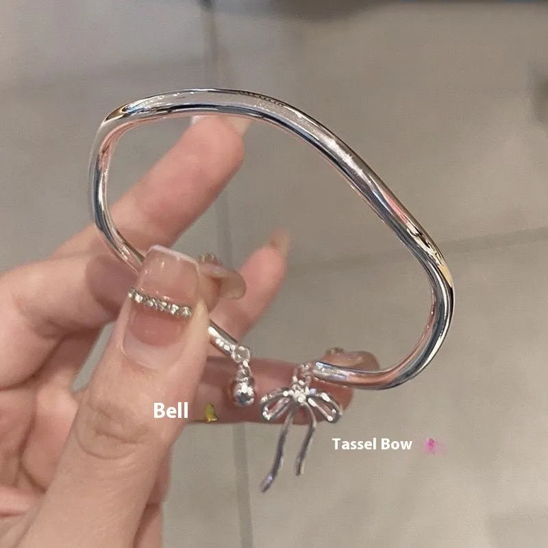 Adjustable silver bracelet with bow design and opening clasp on zinc alloy base