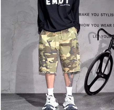 Men's camouflage shorts in American retro workwear style with loose fit and summer design