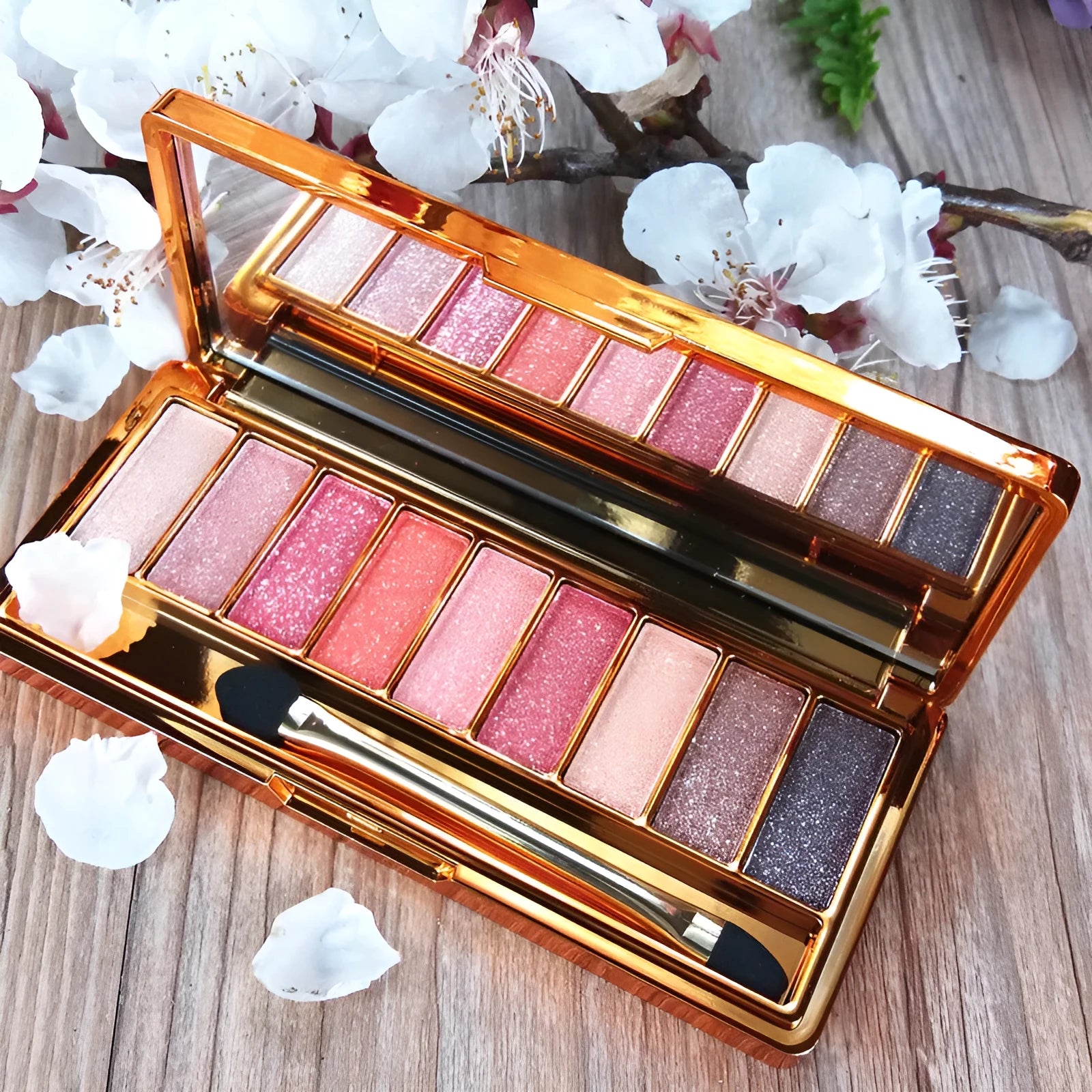 Bear Winnie nine-colour diamond-bright eye shadow palette with eight style options, 90g