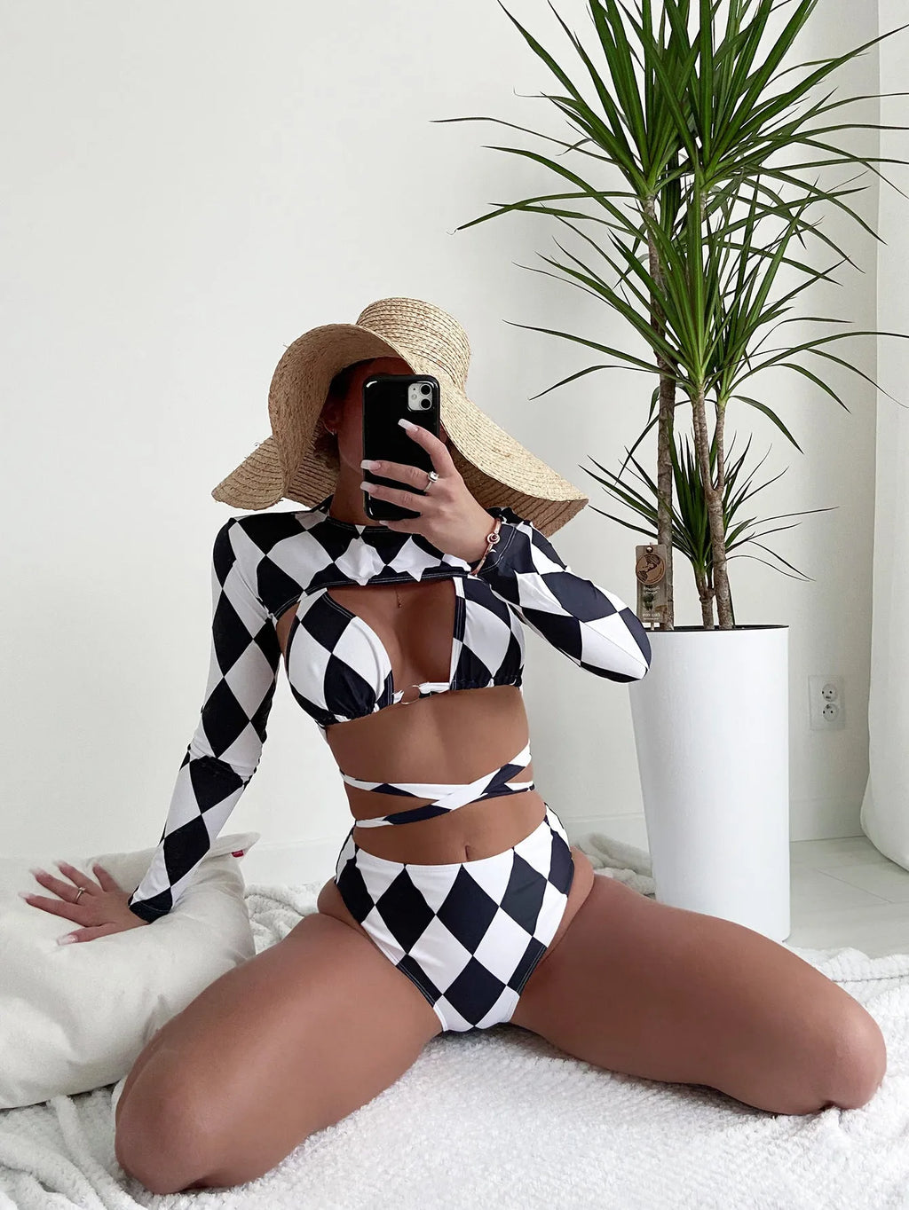 Ladies three-piece long sleeve bikini in plaid pattern for swimming