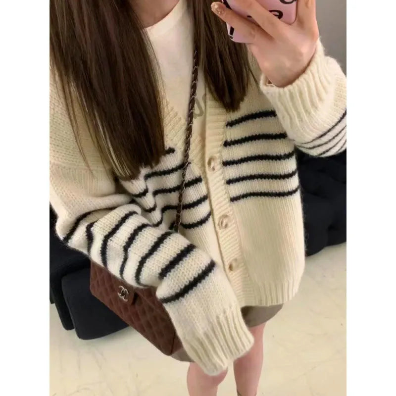 Women's collar button cardigan with 3D textured pattern in free size