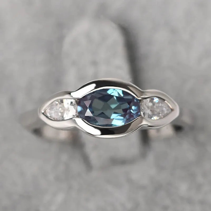 Geometric ellipse women's ring with inlaid zircon stones in Q941 white gold finish on copper
