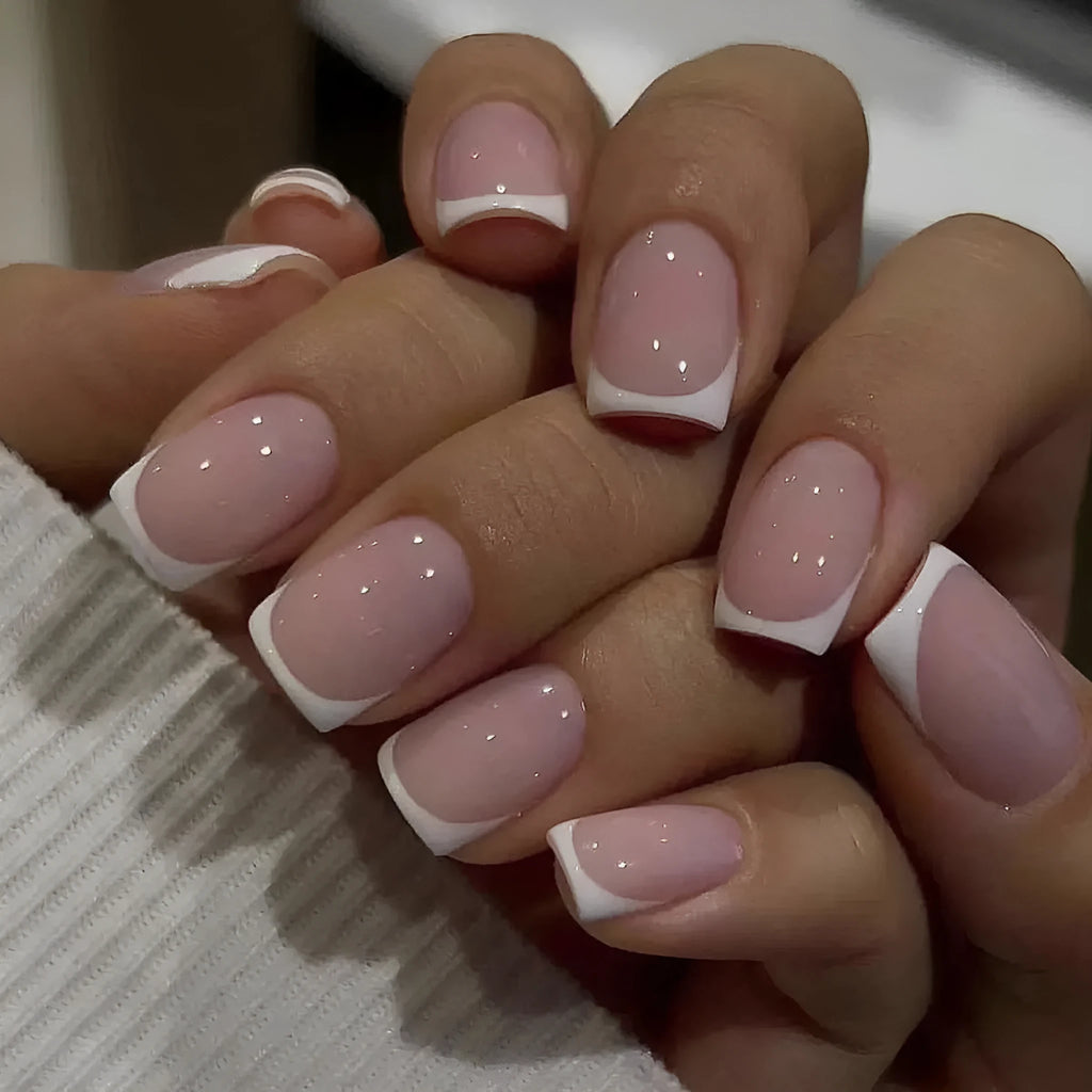 24 white plaid pattern fake nails arranged showing distinctive design