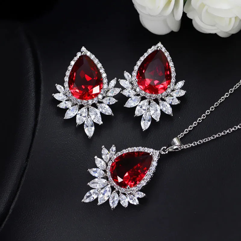 Blue bridal banquet jewellery set with necklace featuring a centrepiece pendant and matching bracelet.